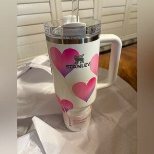 Stanley 40 oz Stainless Steel H2.0
Flowstate Quencher Tumbler Frost Heart, NWT